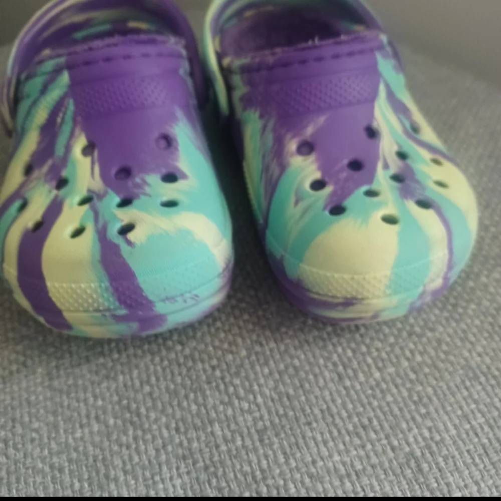 Crocs Classic lined Marbled Clog lime/purple tie die Infants sz 5/6